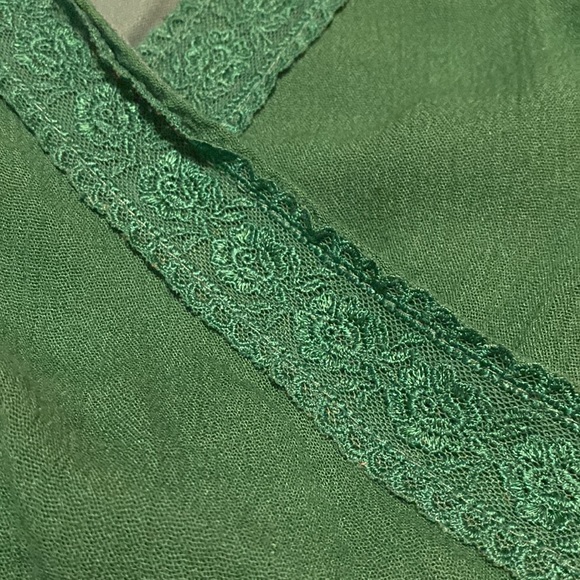 bell sleeved cropped emerald green crop top with lace detailing - Picture 3 of 5